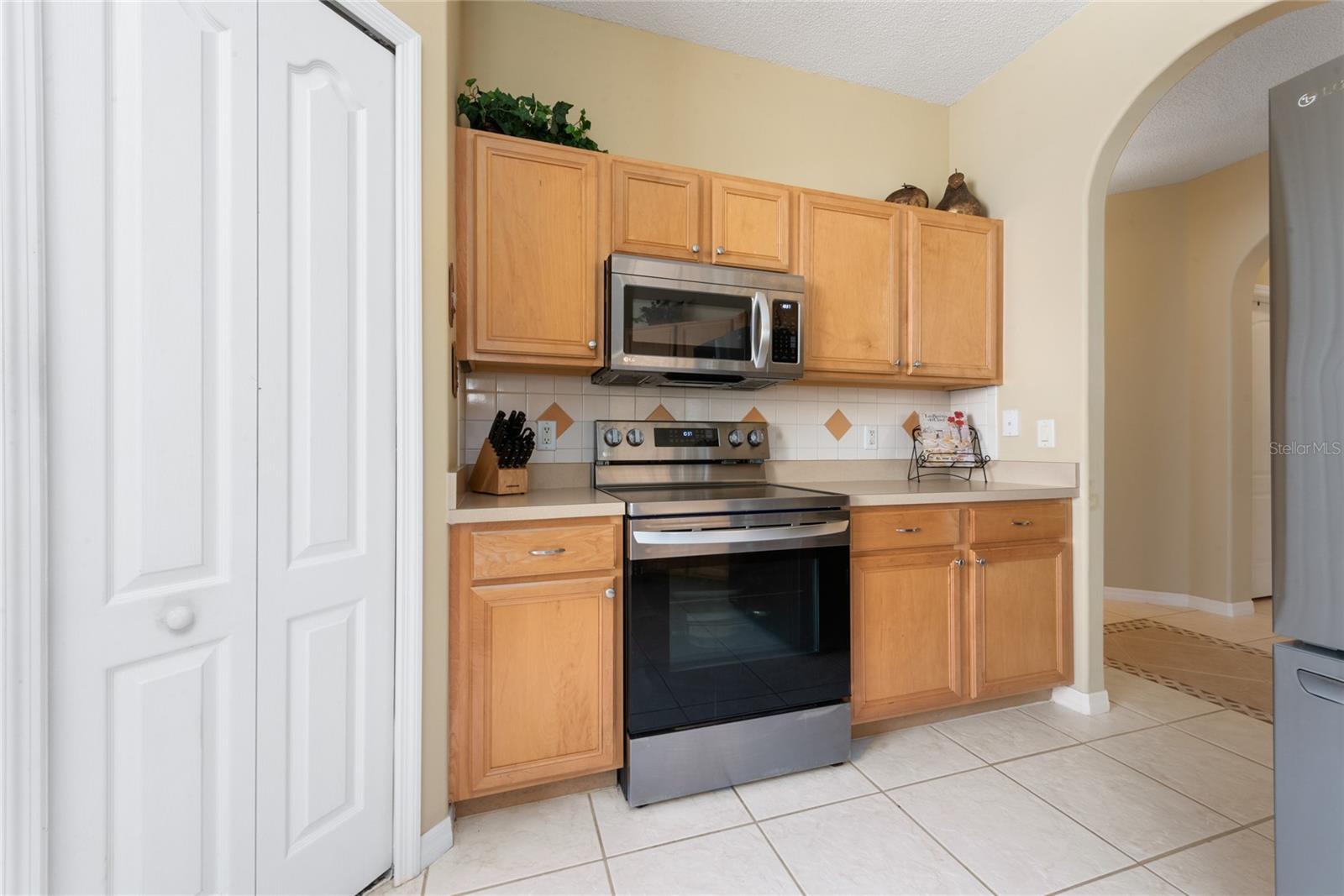 Image 12 of 36 For 5007 Bellthorn Drive