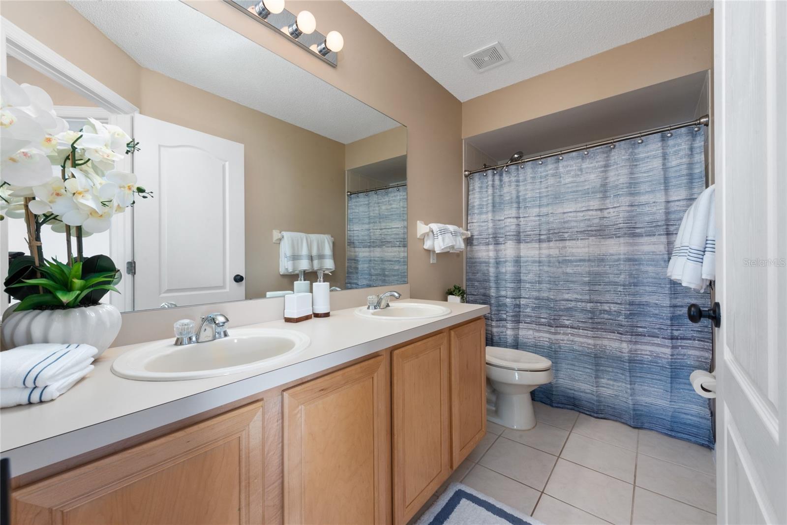 Image 18 of 36 For 5007 Bellthorn Drive