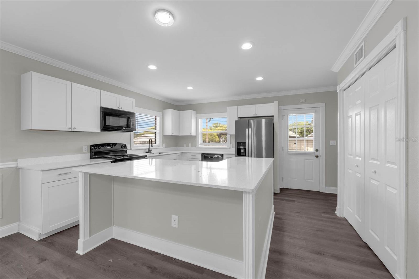 Image 16 of 42 For 803 Jersey Avenue