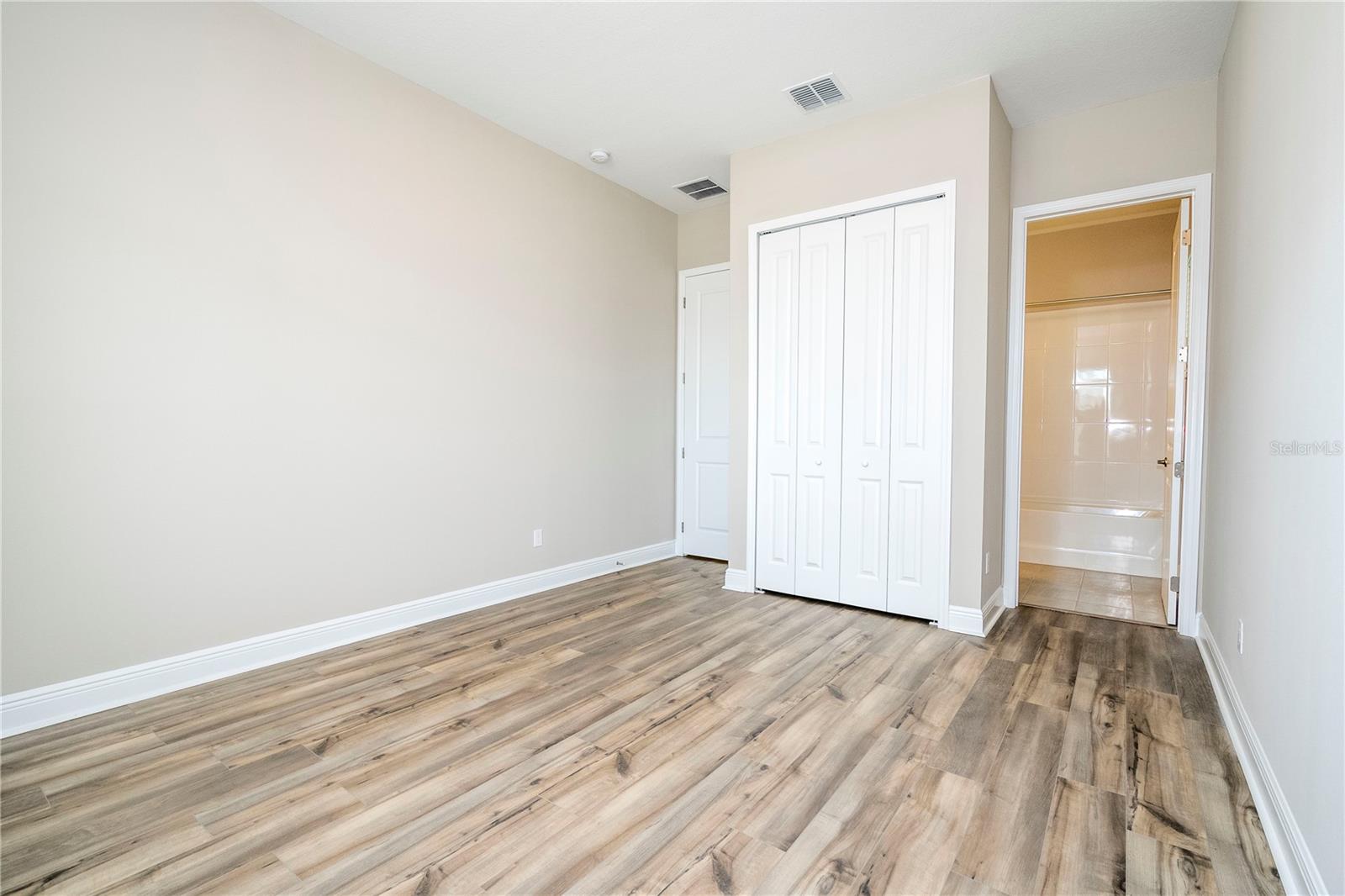 Image 14 of 66 For 16103 Silver Brook Way