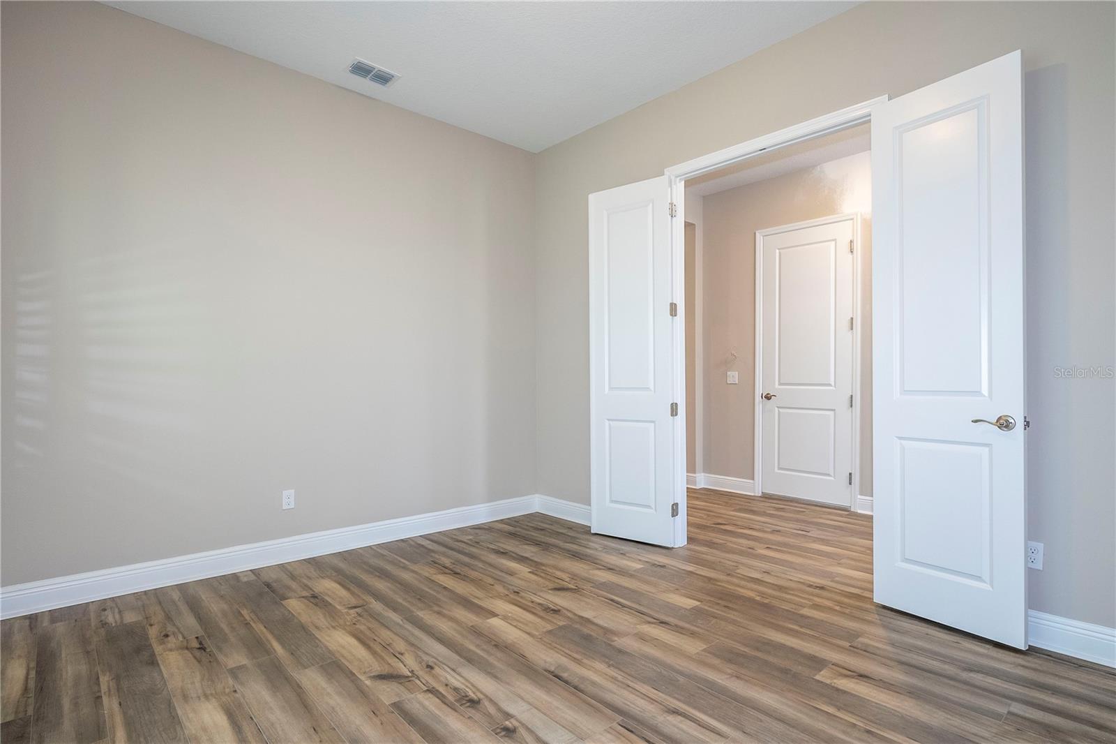 Image 21 of 66 For 16103 Silver Brook Way