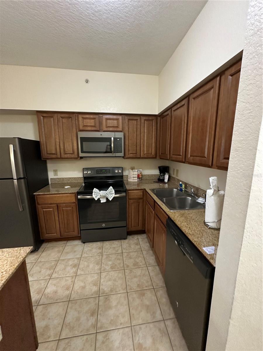 Image 11 of 52 For 12527 Floridays Resort Drive 506-e