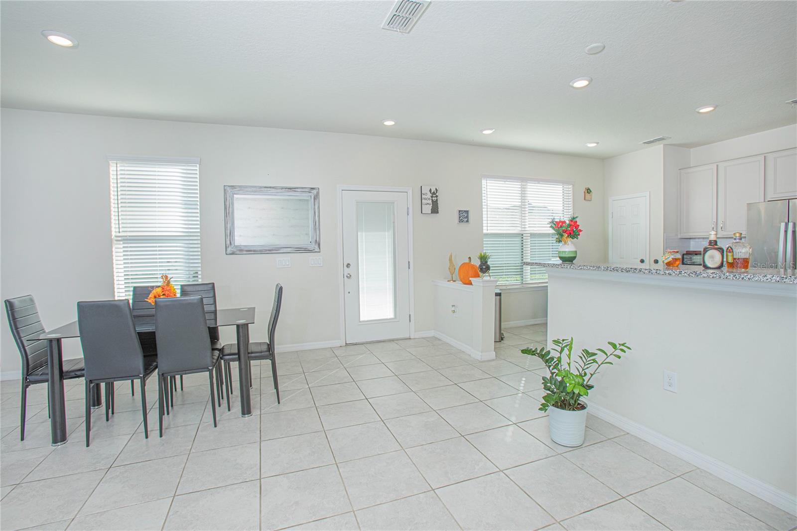 Image 4 of 23 For 3851 Plainview Drive