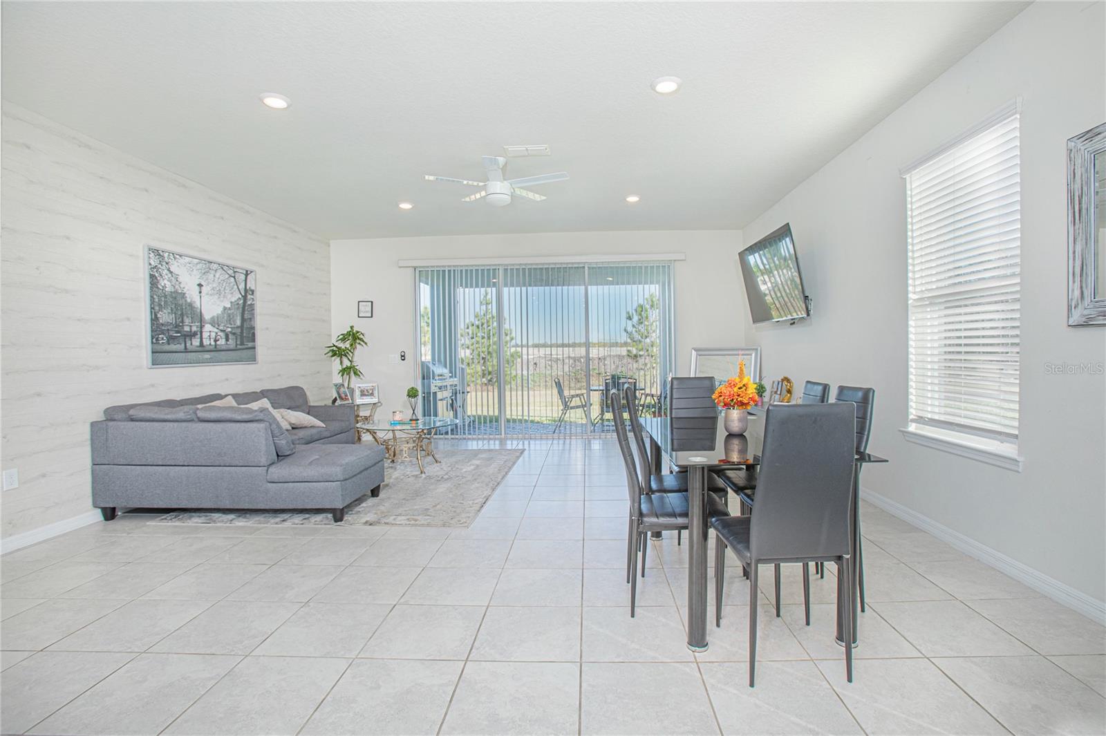 Image 6 of 23 For 3851 Plainview Drive