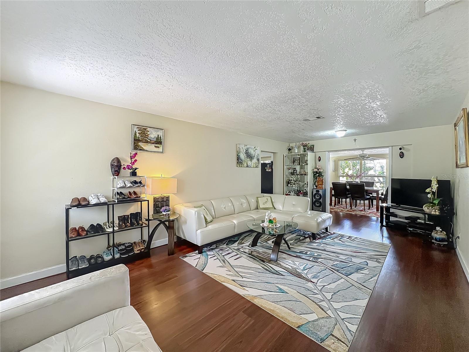 Image 10 of 51 For 920 Gloriosa Avenue