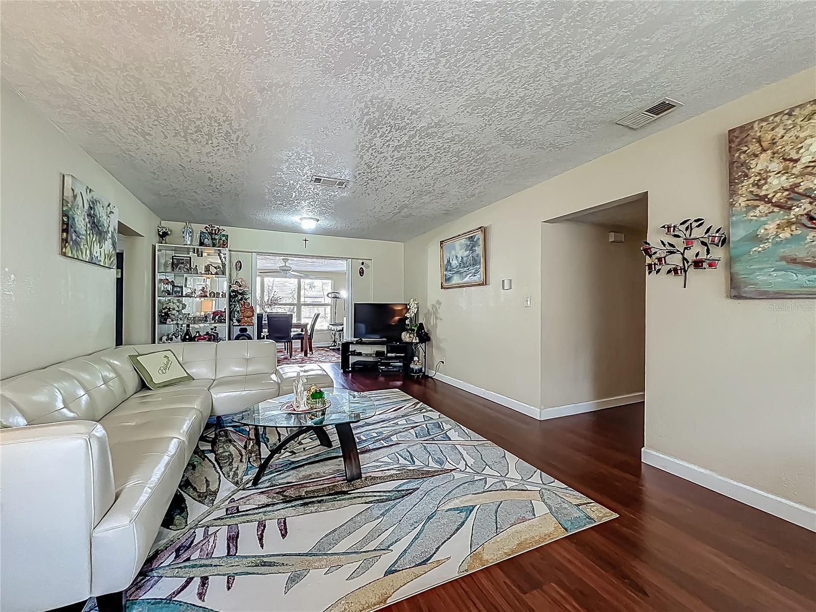 Image 11 of 51 For 920 Gloriosa Avenue