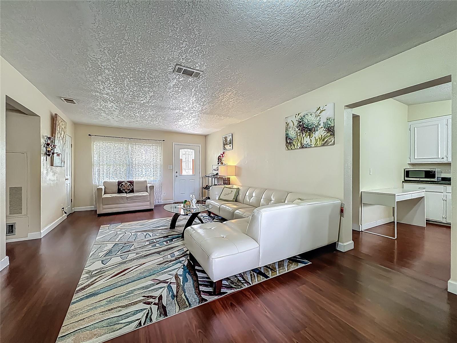 Image 13 of 51 For 920 Gloriosa Avenue