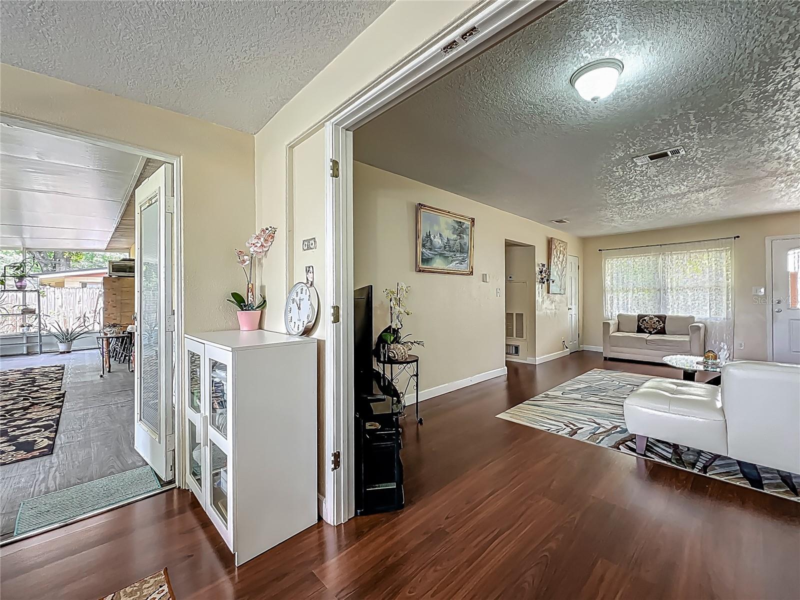 Image 15 of 51 For 920 Gloriosa Avenue