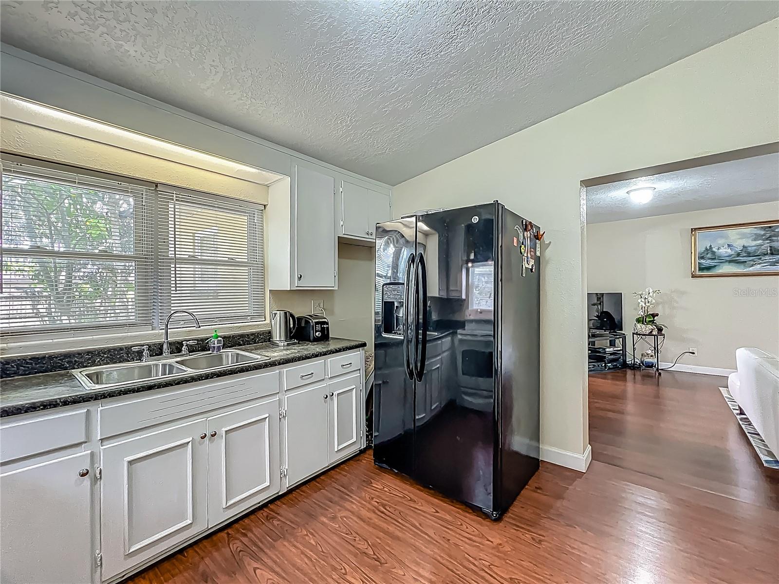 Image 18 of 51 For 920 Gloriosa Avenue