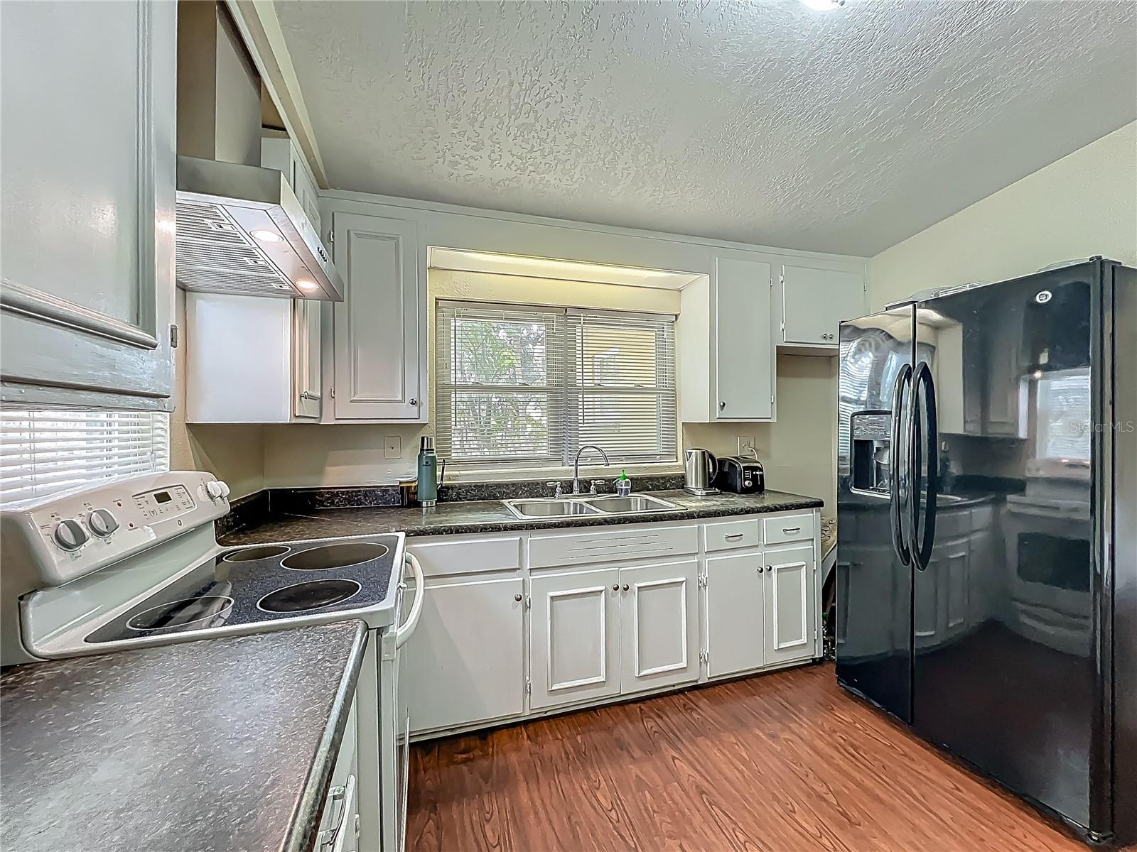 Image 19 of 51 For 920 Gloriosa Avenue