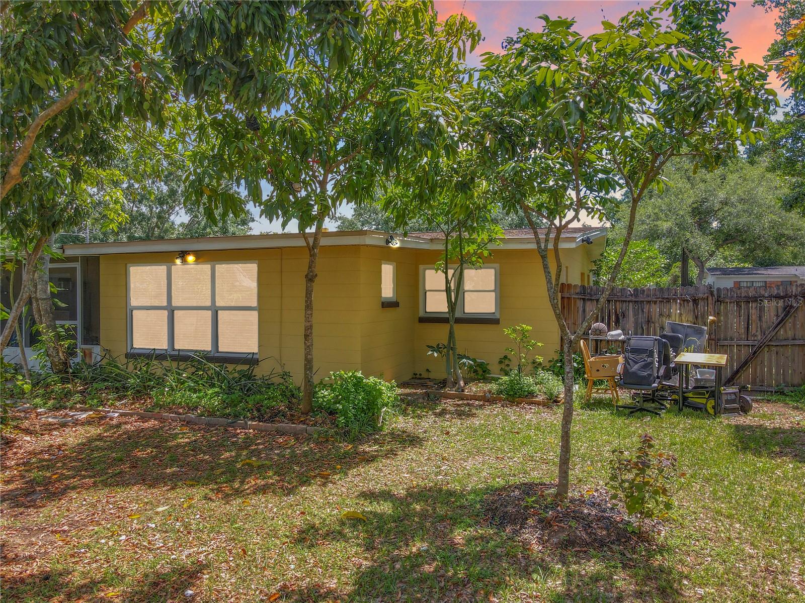 Image 2 of 51 For 920 Gloriosa Avenue