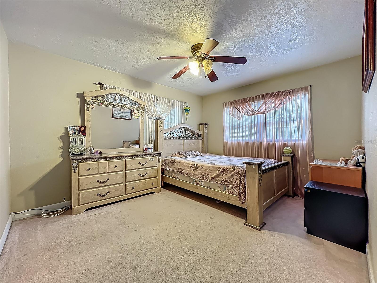 Image 22 of 51 For 920 Gloriosa Avenue