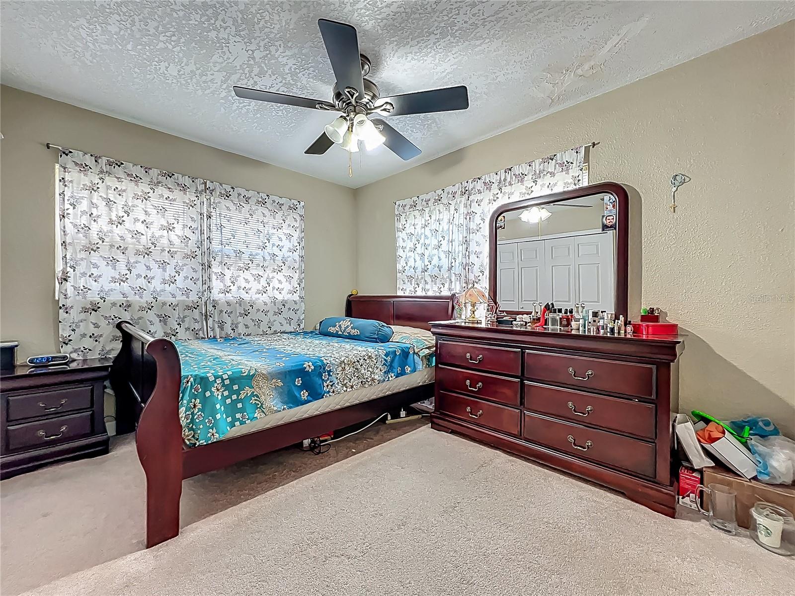 Image 27 of 51 For 920 Gloriosa Avenue