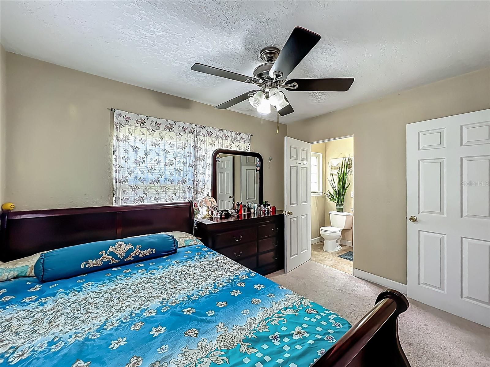 Image 28 of 51 For 920 Gloriosa Avenue