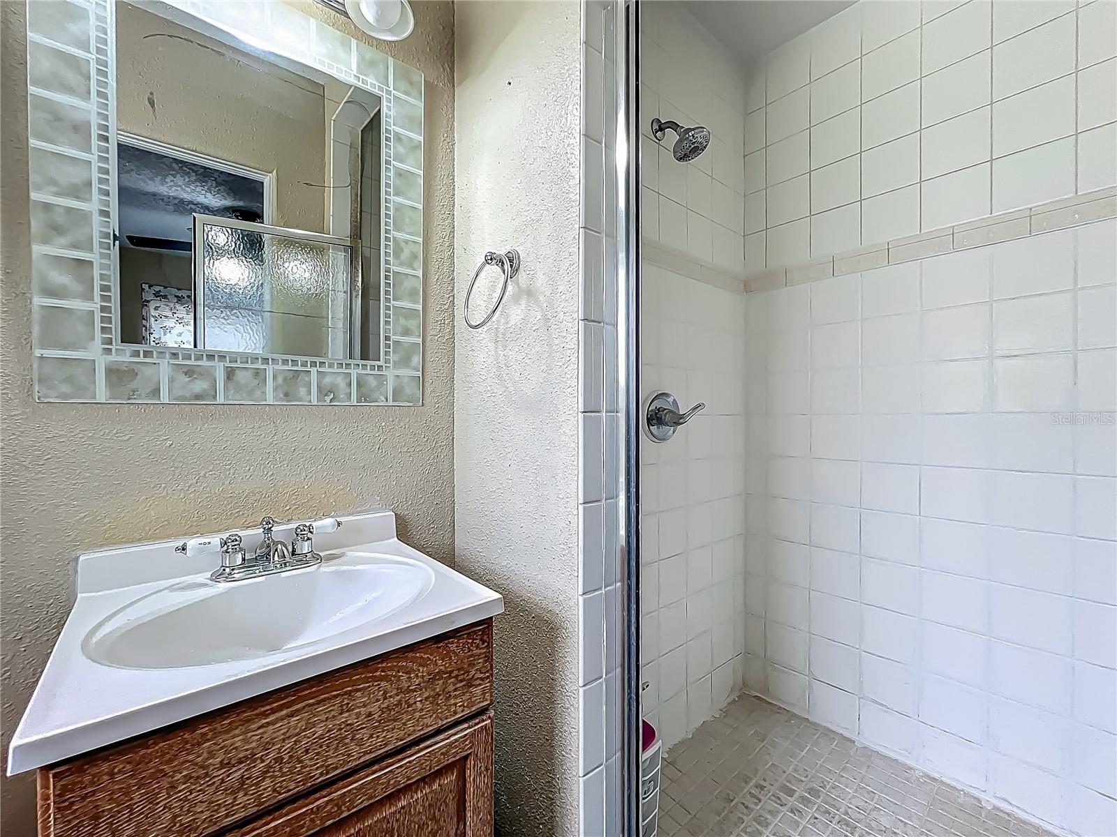 Image 30 of 51 For 920 Gloriosa Avenue