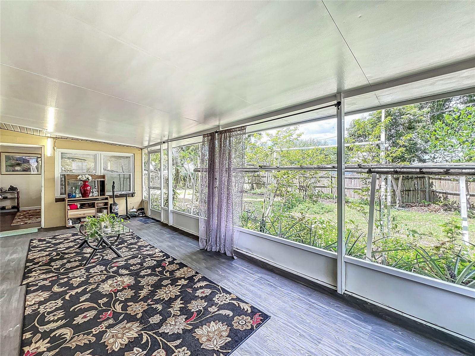 Image 31 of 51 For 920 Gloriosa Avenue