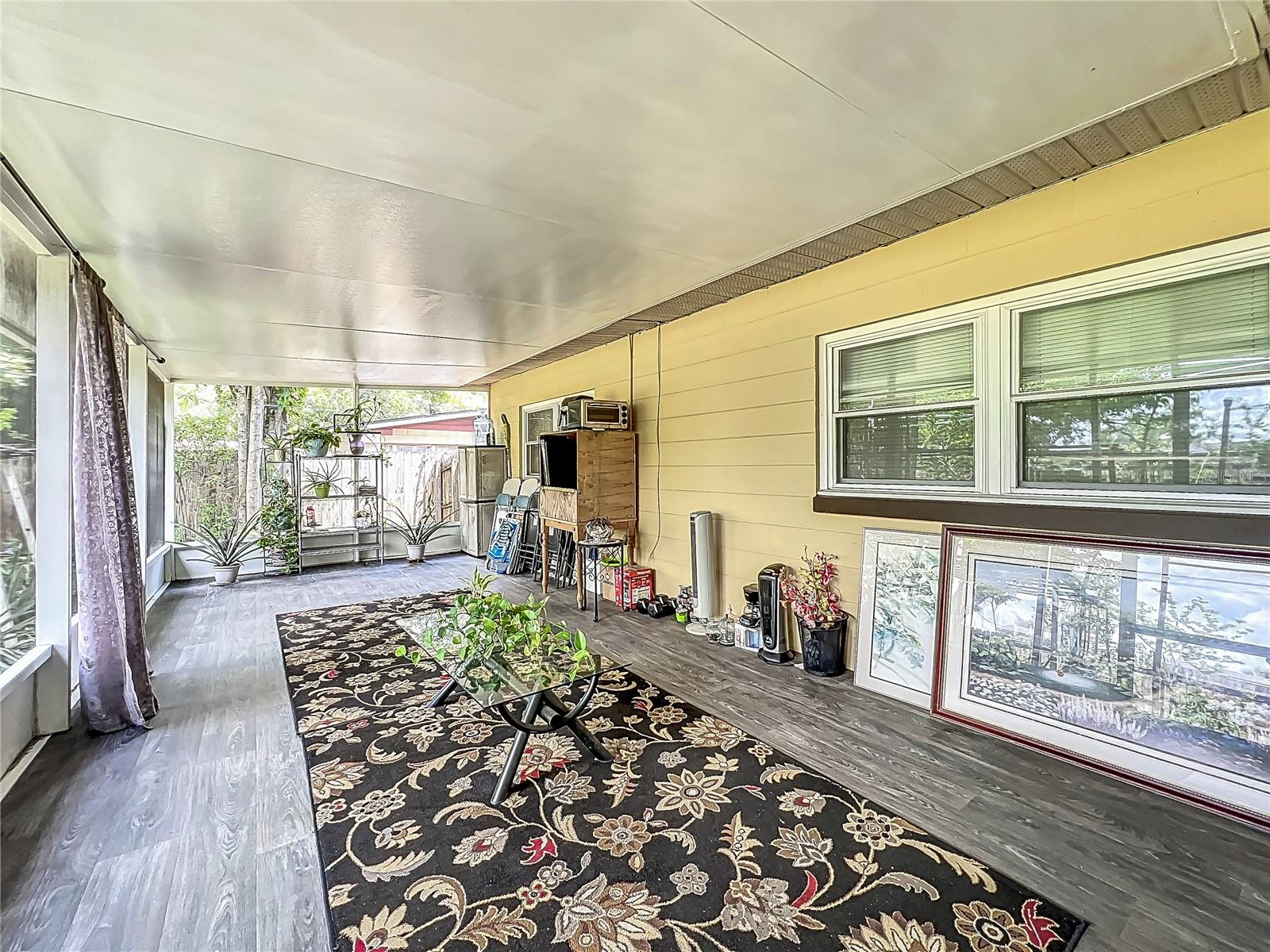 Image 33 of 51 For 920 Gloriosa Avenue