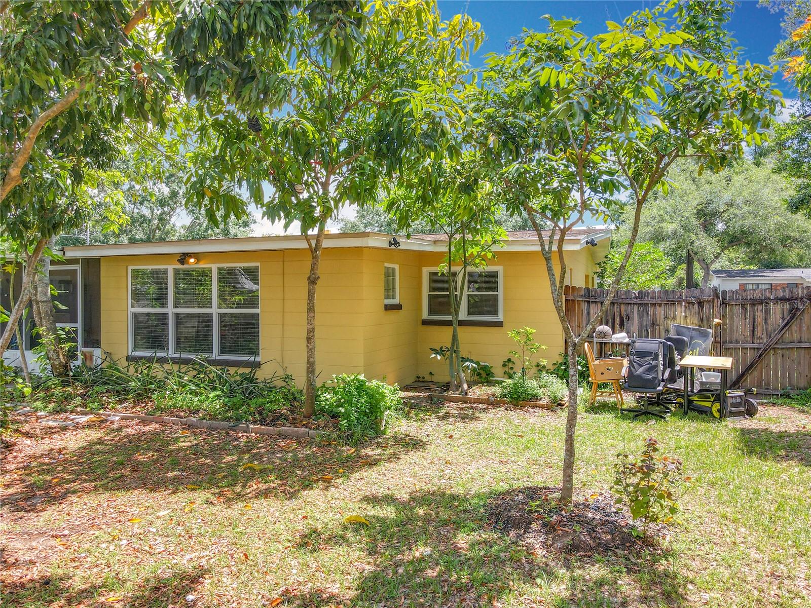 Image 34 of 51 For 920 Gloriosa Avenue