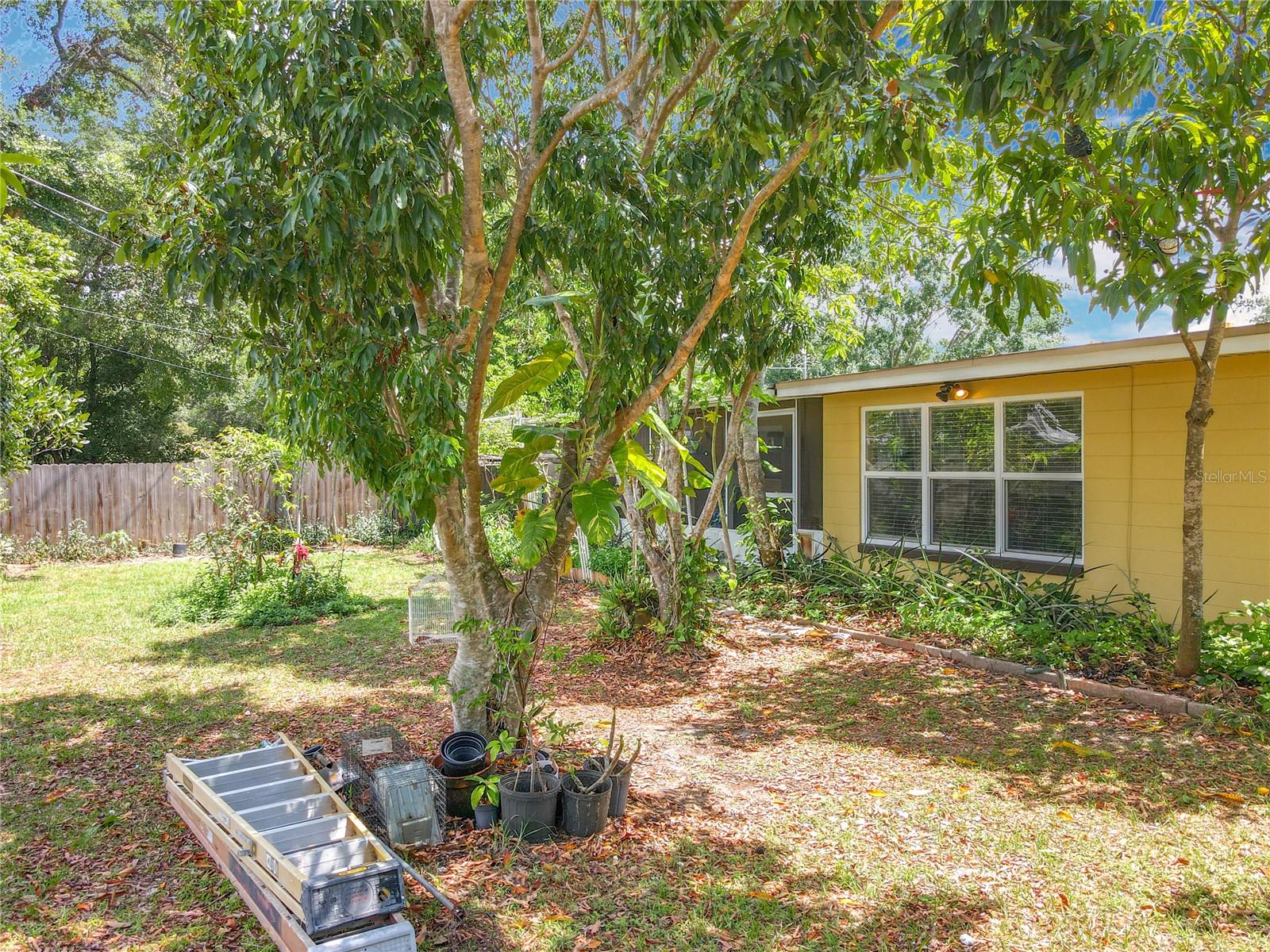 Image 35 of 51 For 920 Gloriosa Avenue