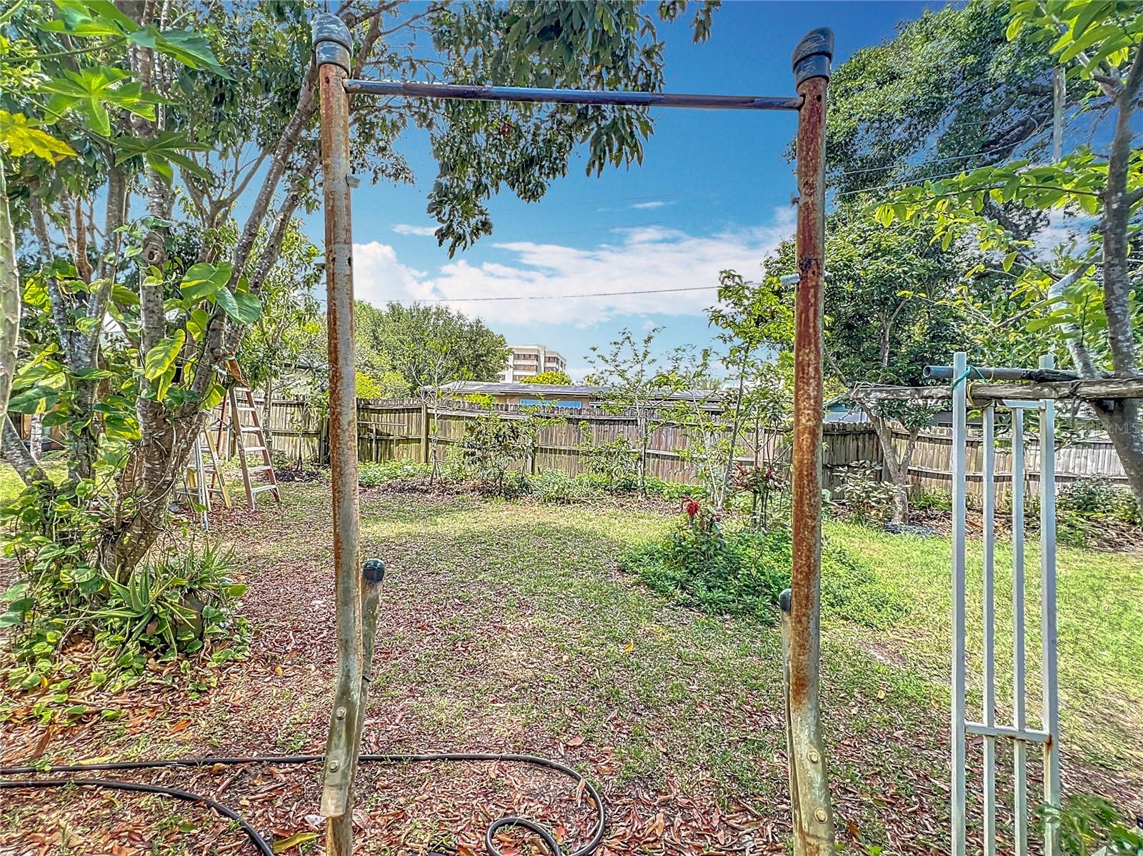 Image 36 of 51 For 920 Gloriosa Avenue