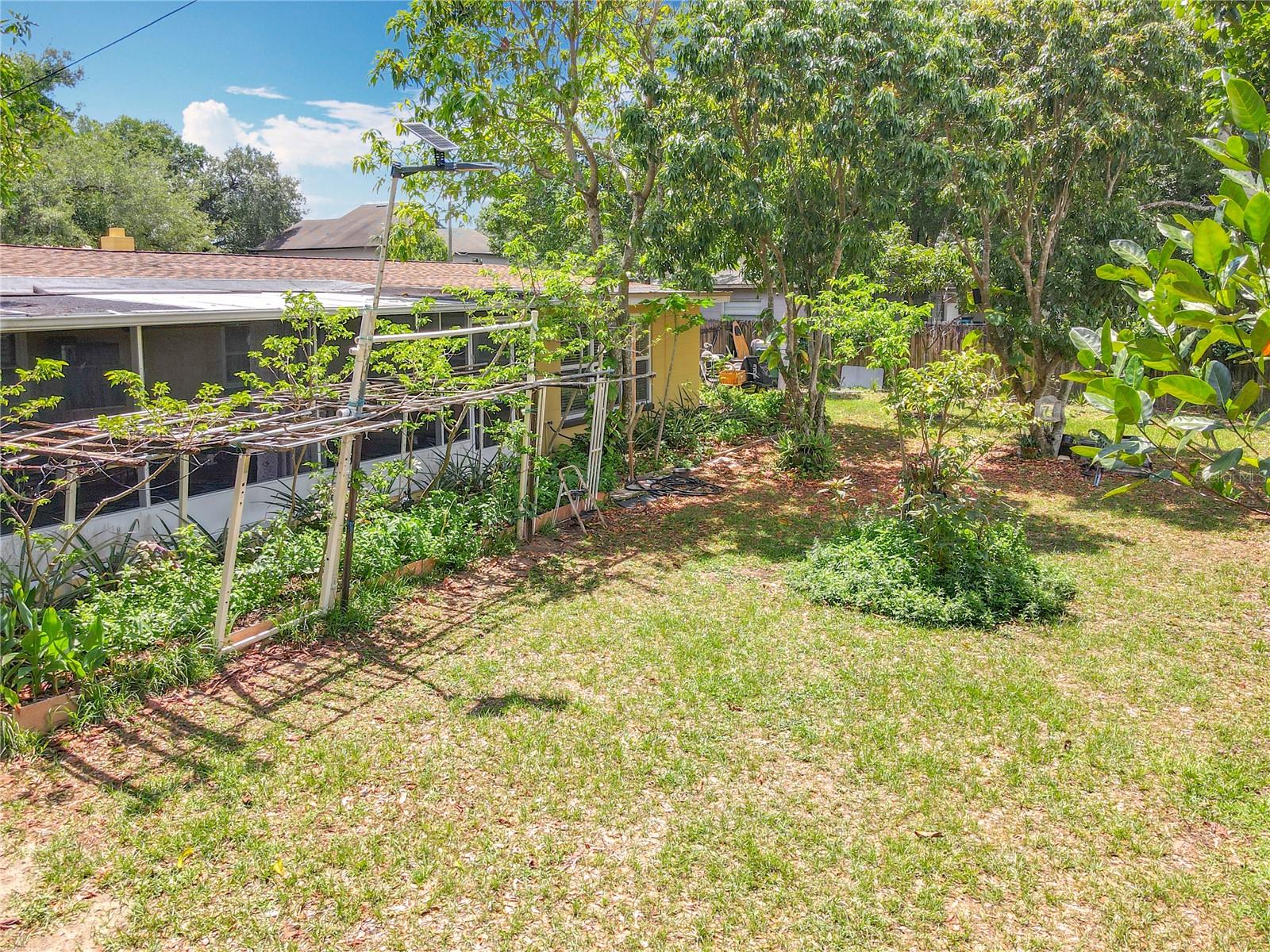 Image 38 of 51 For 920 Gloriosa Avenue