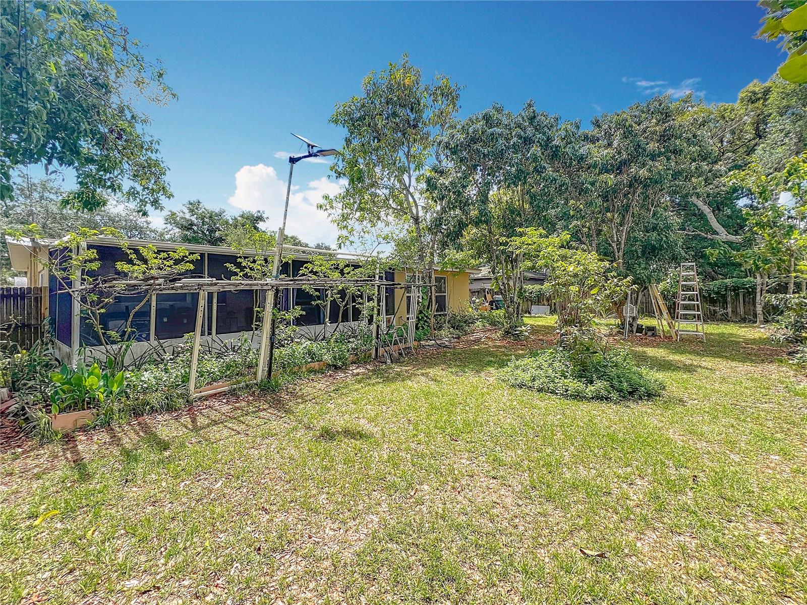 Image 39 of 51 For 920 Gloriosa Avenue