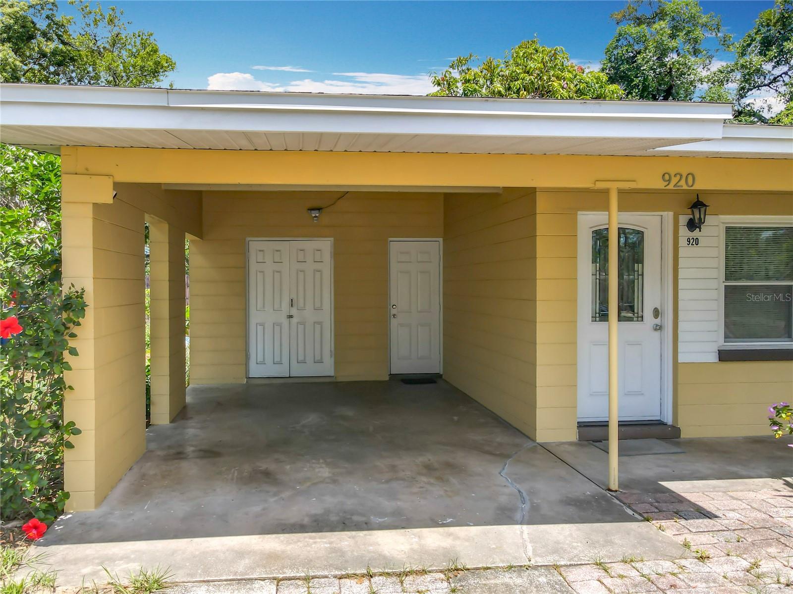 Image 4 of 51 For 920 Gloriosa Avenue