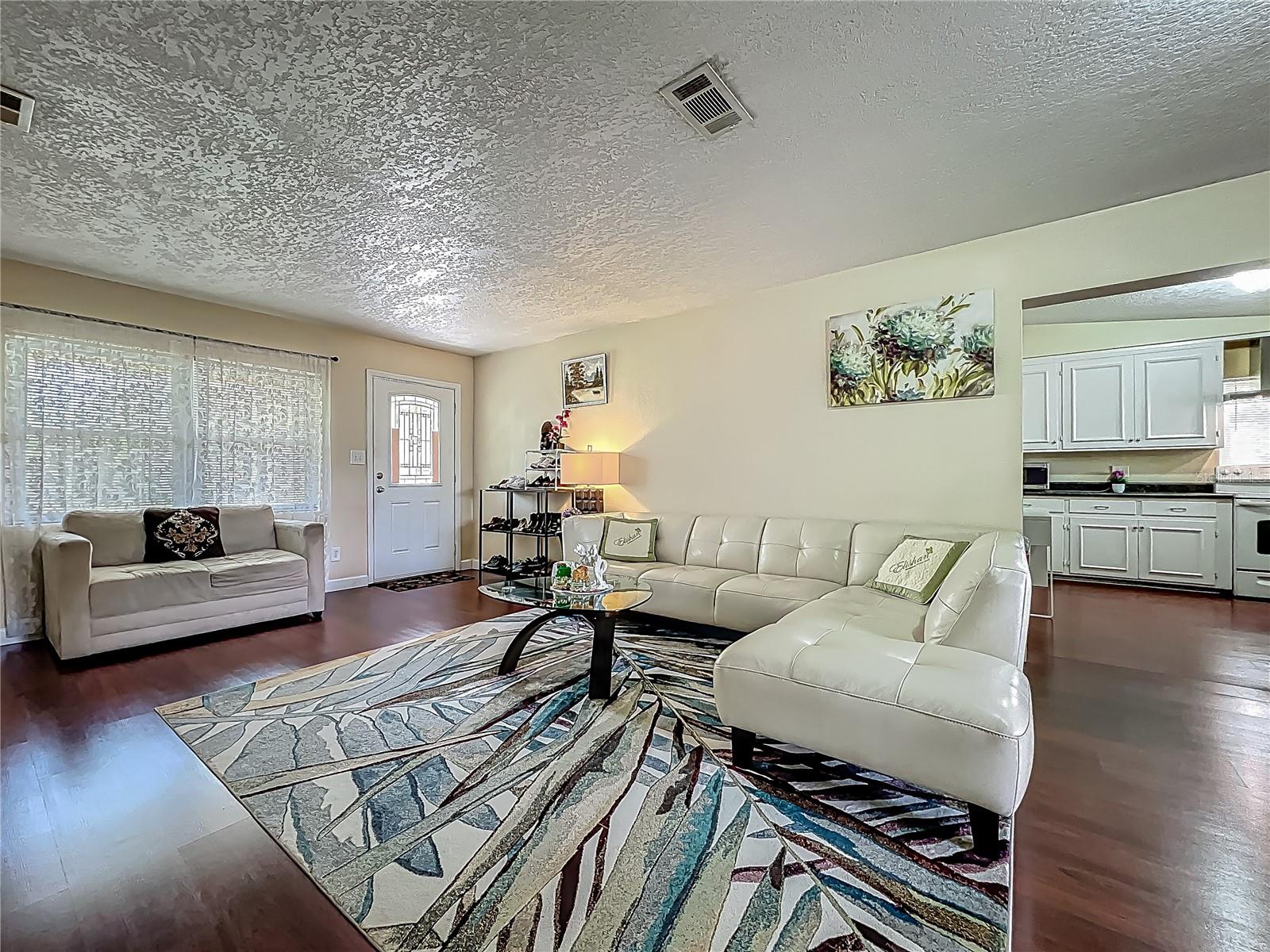 Image 8 of 51 For 920 Gloriosa Avenue