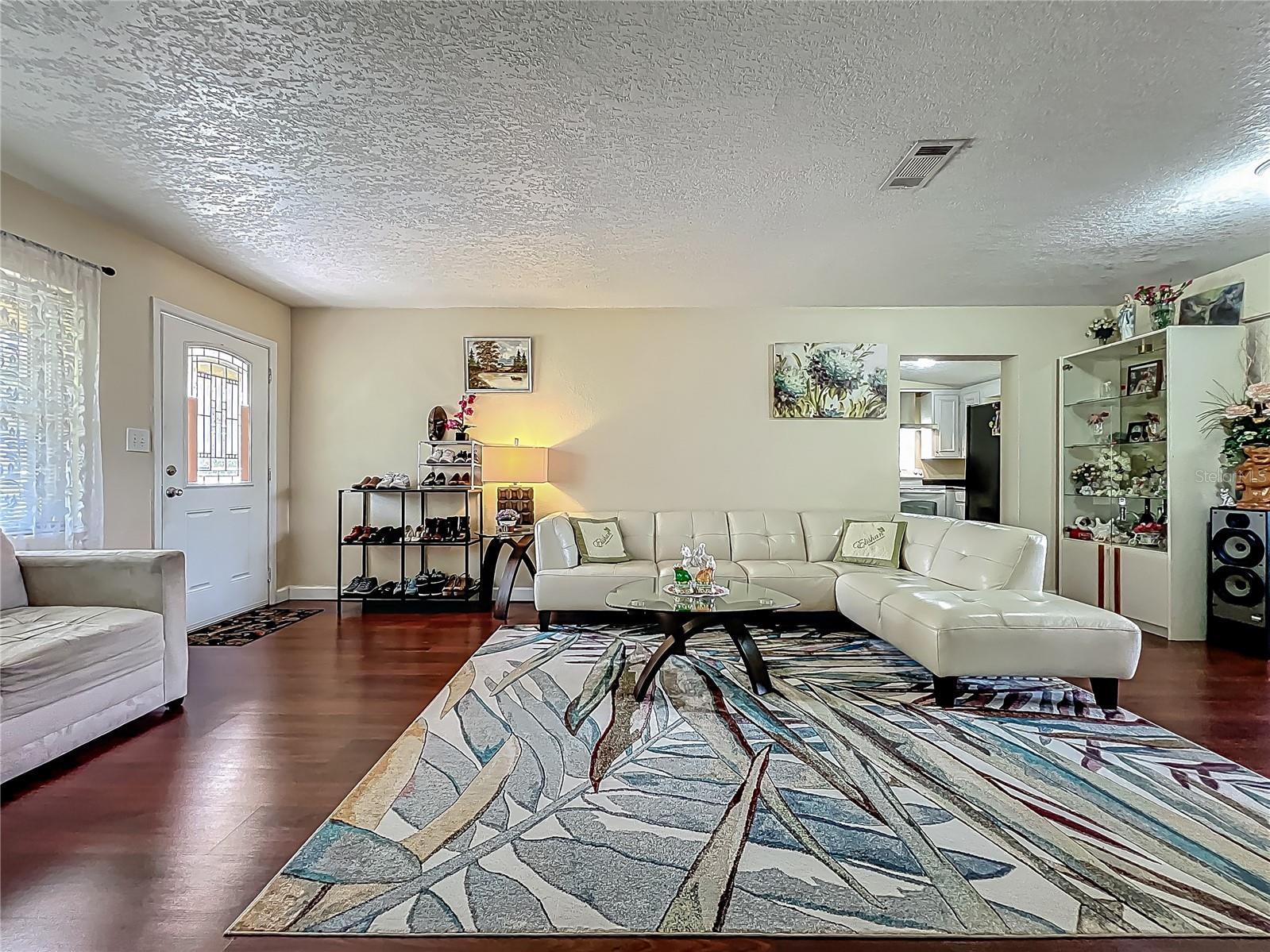 Image 9 of 51 For 920 Gloriosa Avenue