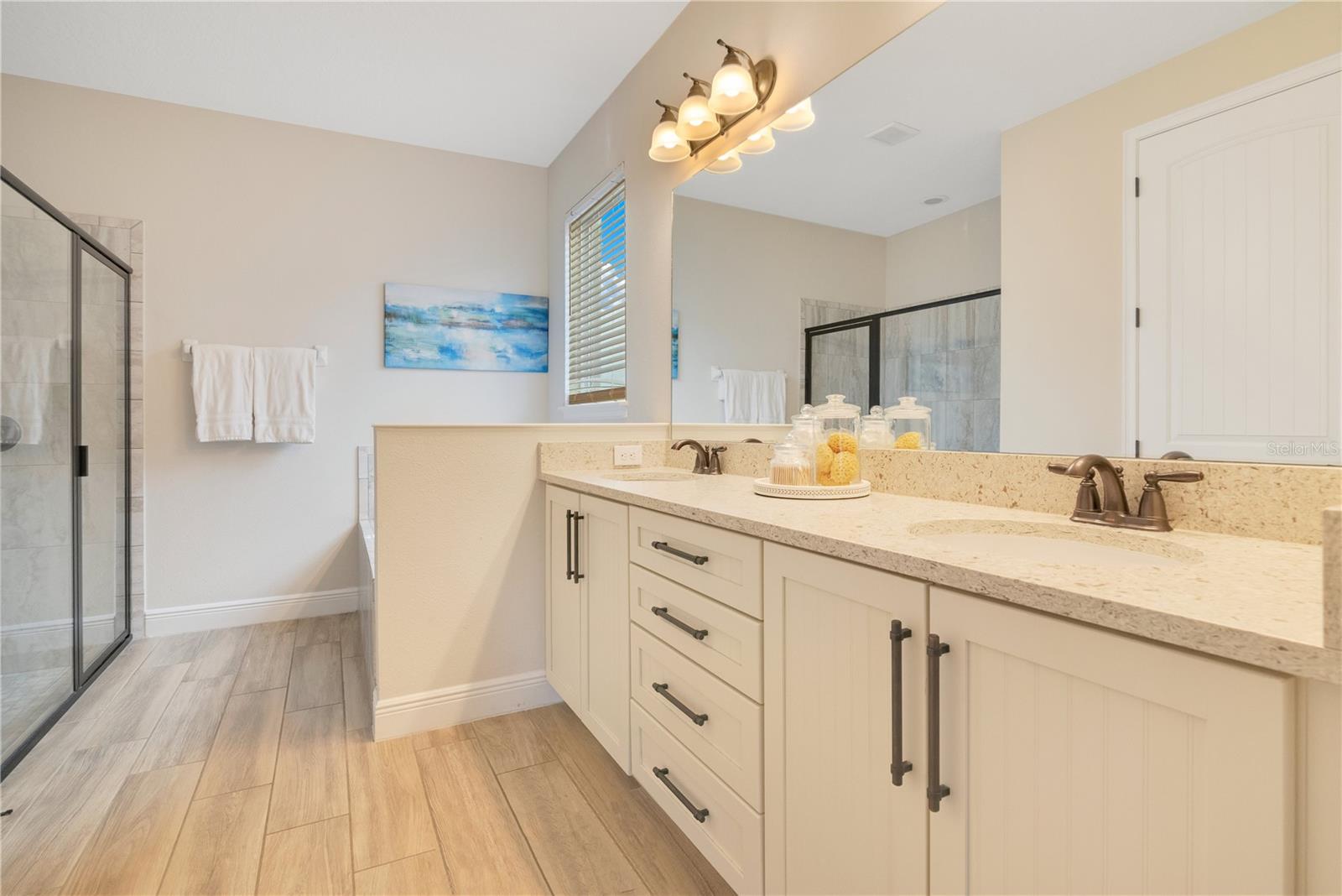 Image 18 of 61 For 7647 Fairfax Drive