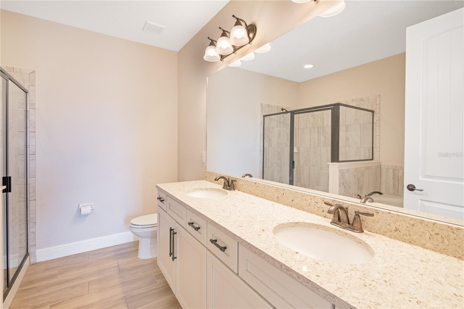 Image 39 of 61 For 7647 Fairfax Drive