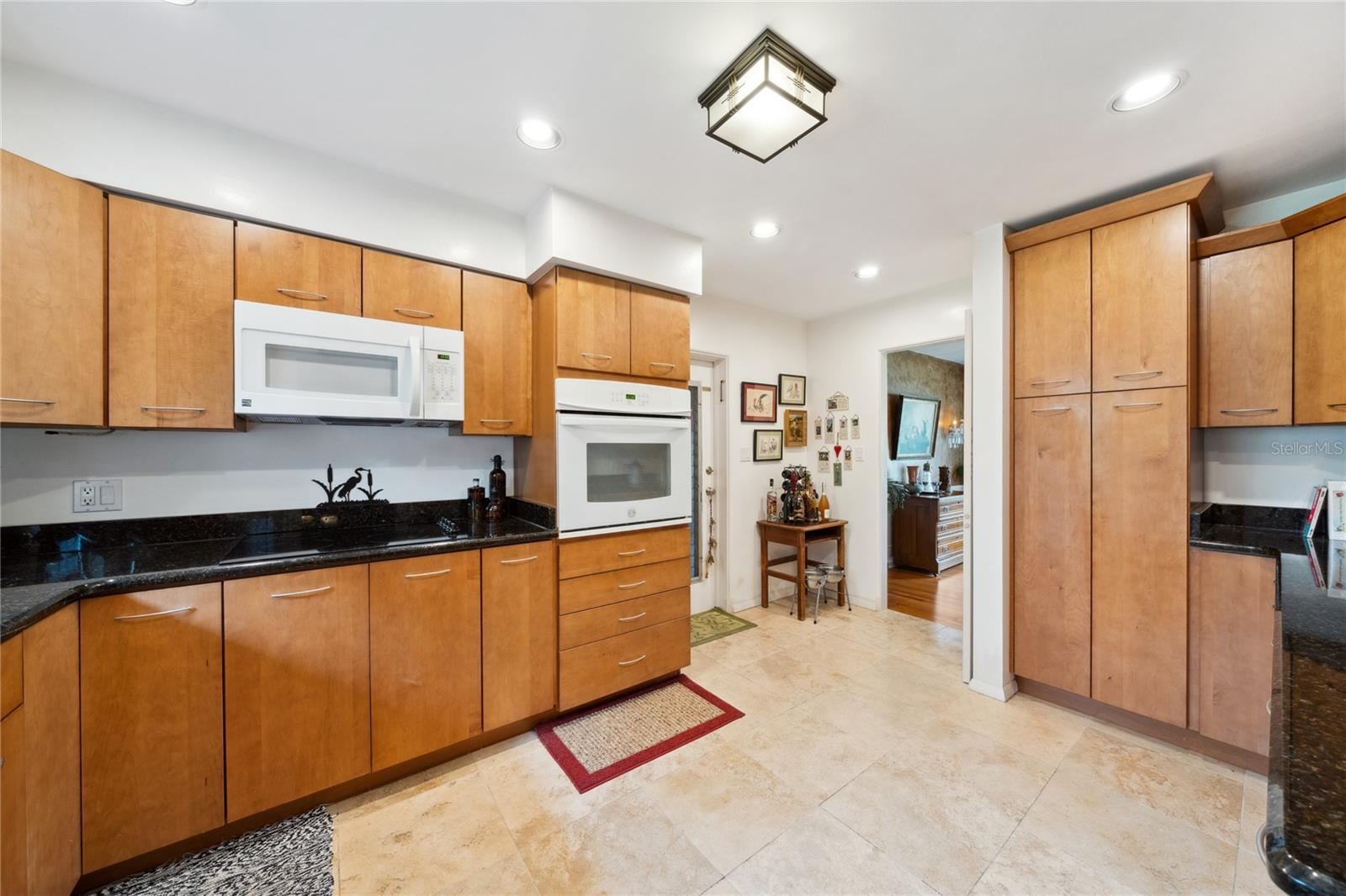 Image 8 of 26 For 1516 Arthur Street