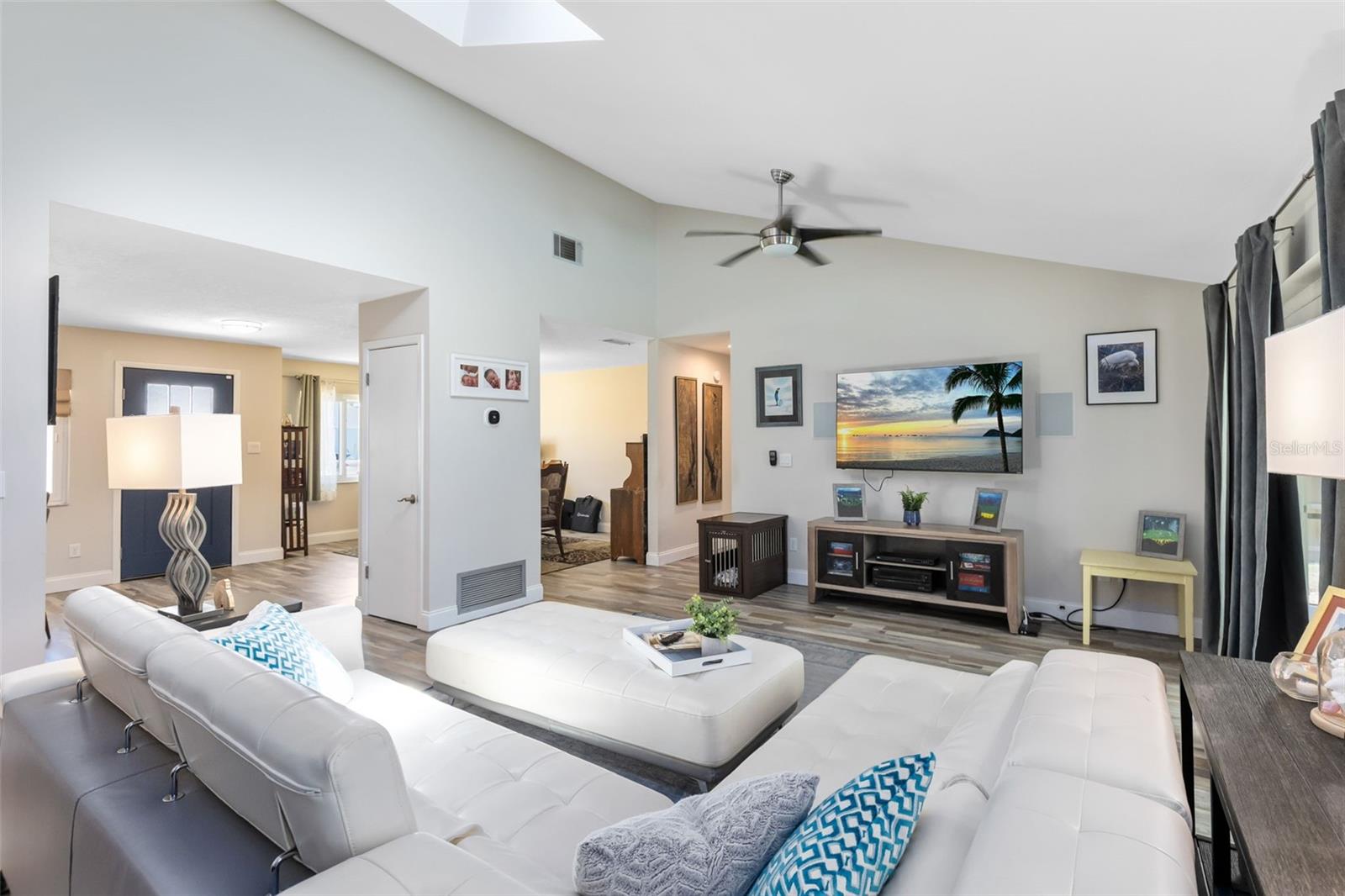 Image 3 of 26 For 525 Southport Drive