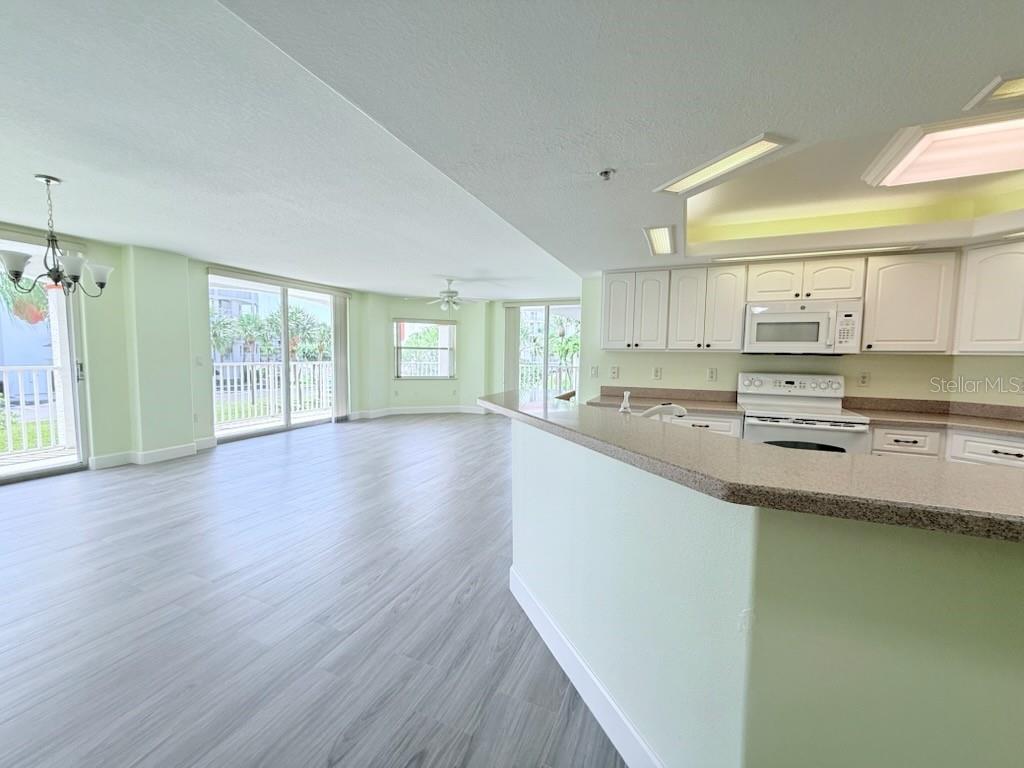 Image 13 of 68 For 8922 Laguna Lane 201
