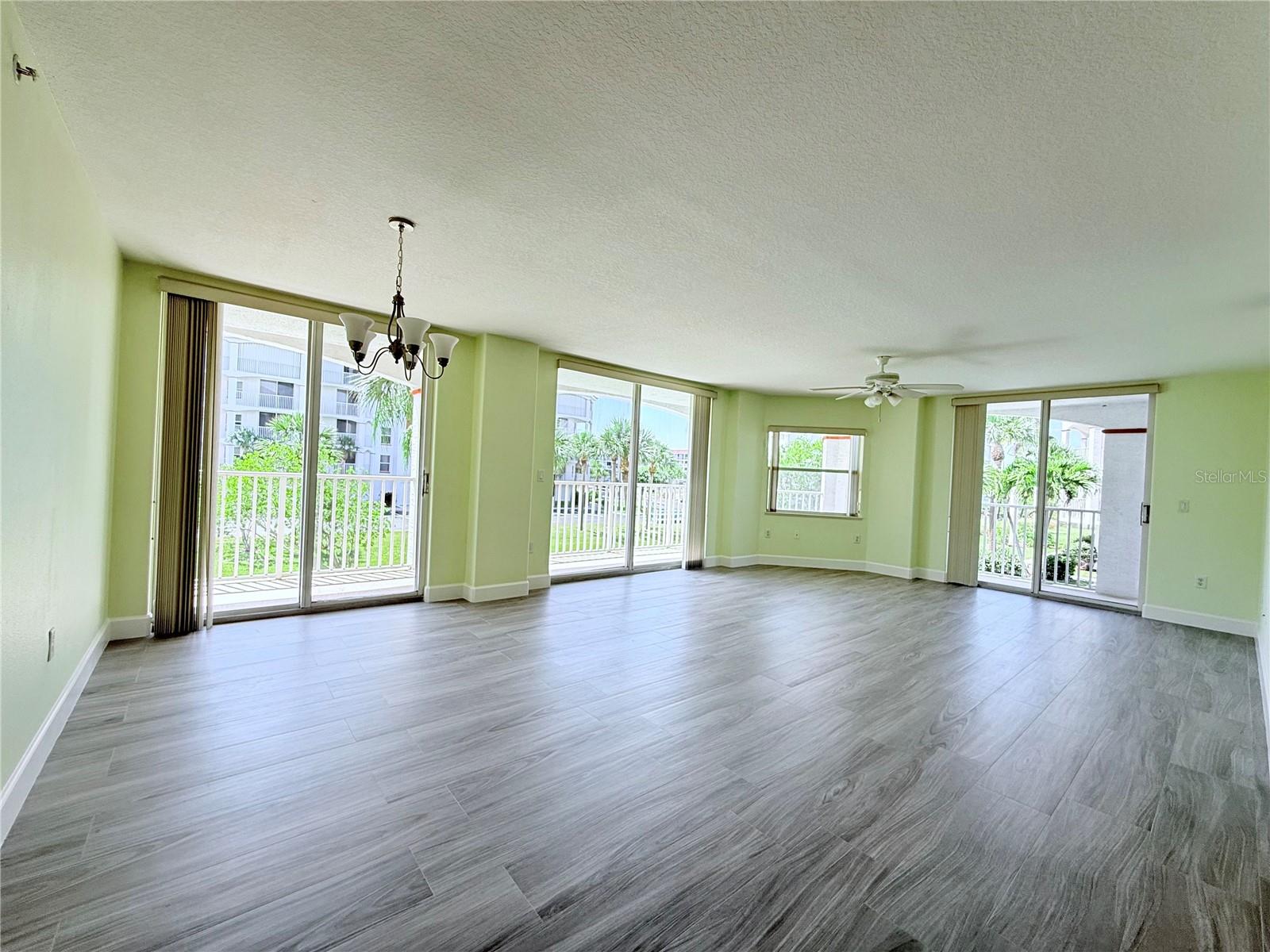 Image 14 of 68 For 8922 Laguna Lane 201