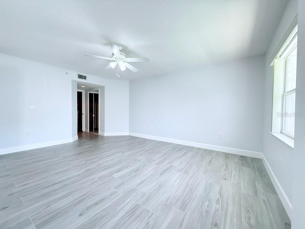 Image 19 of 68 For 8922 Laguna Lane 201