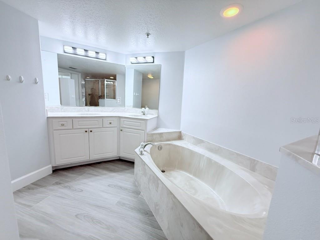Image 23 of 68 For 8922 Laguna Lane 201