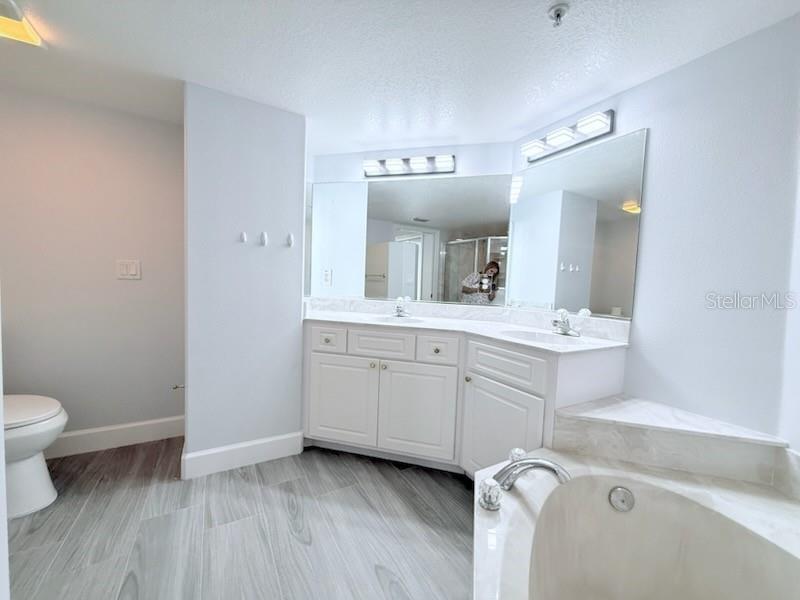 Image 24 of 68 For 8922 Laguna Lane 201
