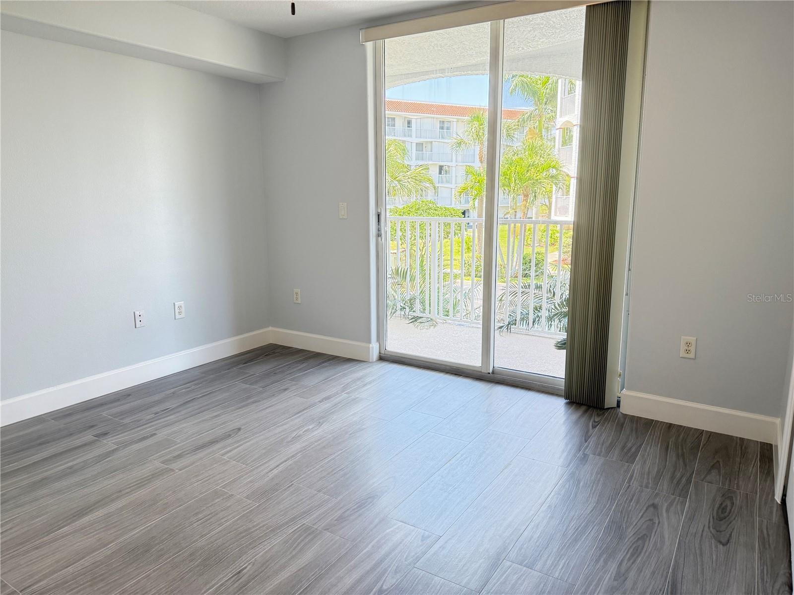 Image 28 of 68 For 8922 Laguna Lane 201