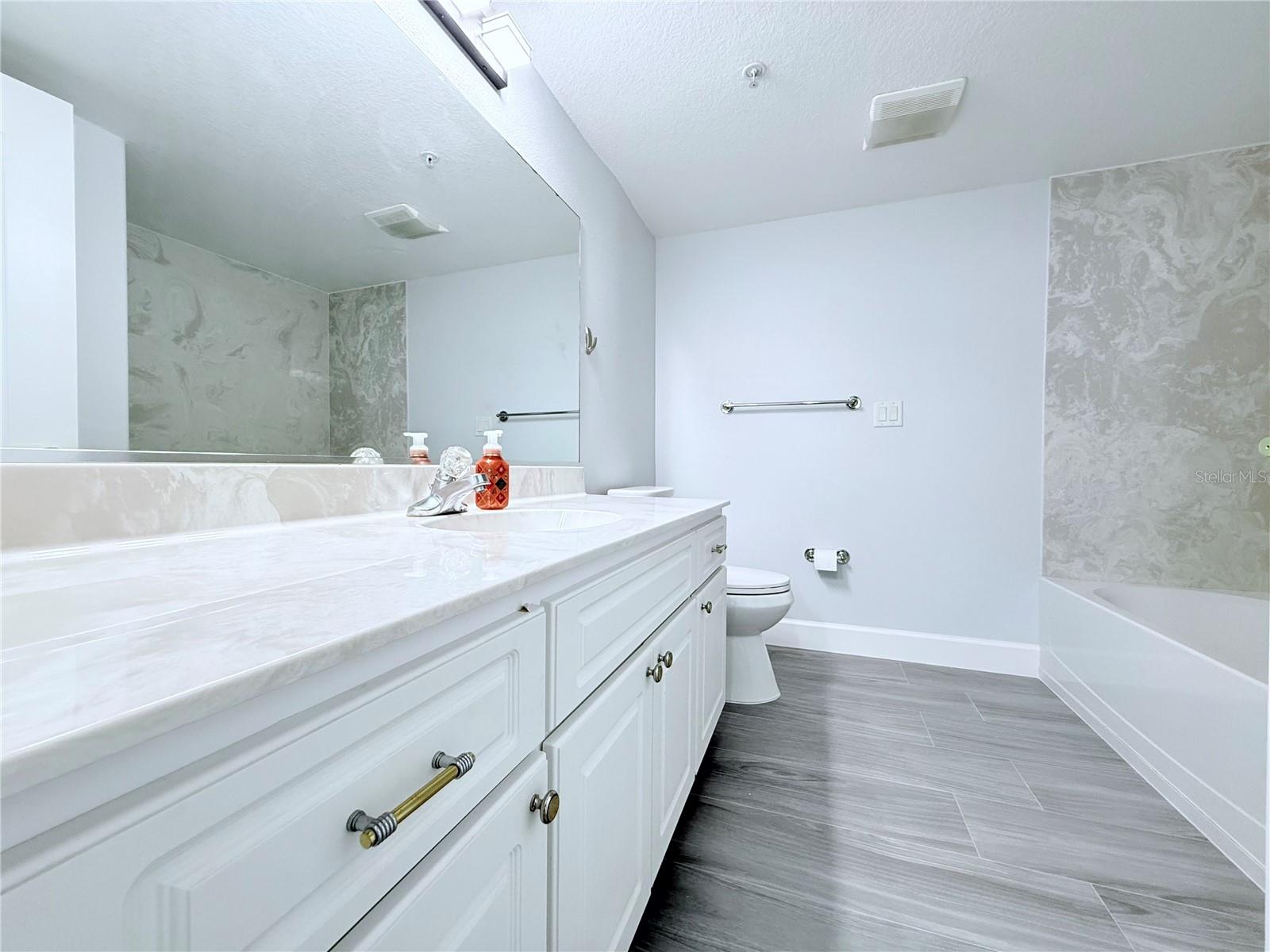 Image 31 of 68 For 8922 Laguna Lane 201