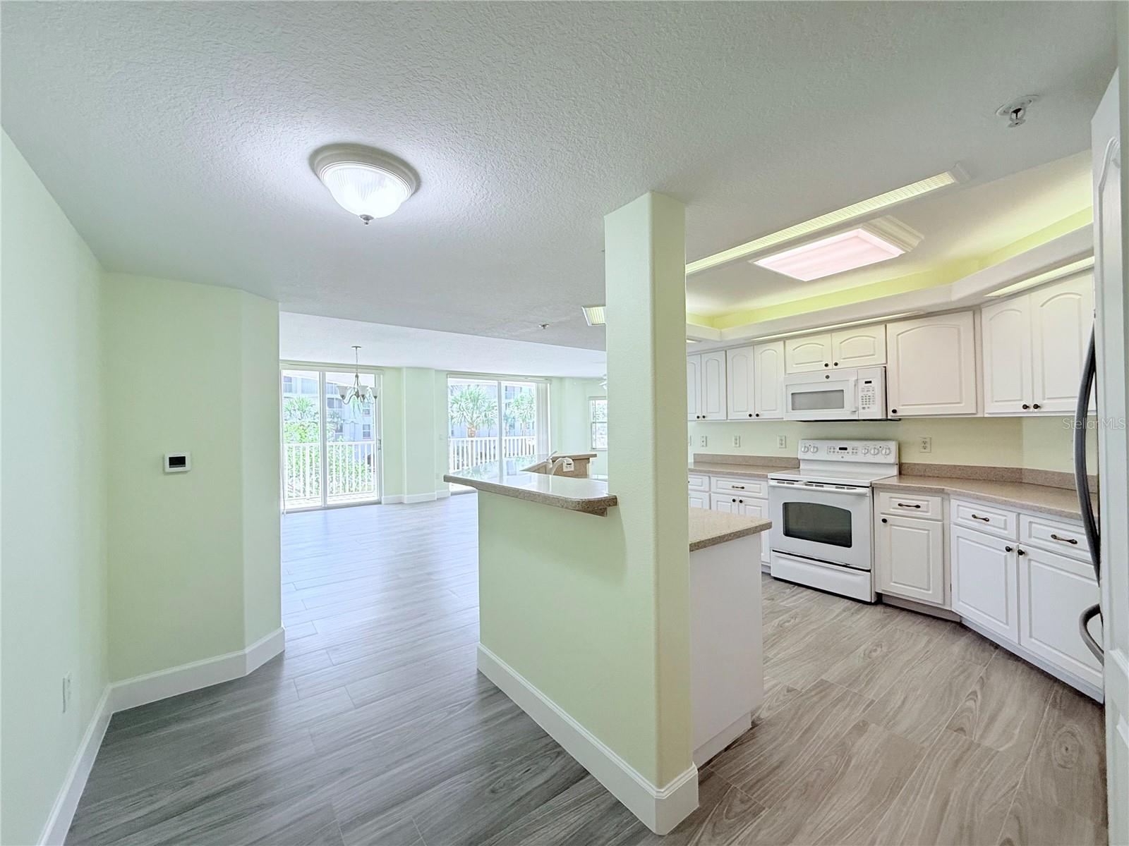 Image 6 of 68 For 8922 Laguna Lane 201