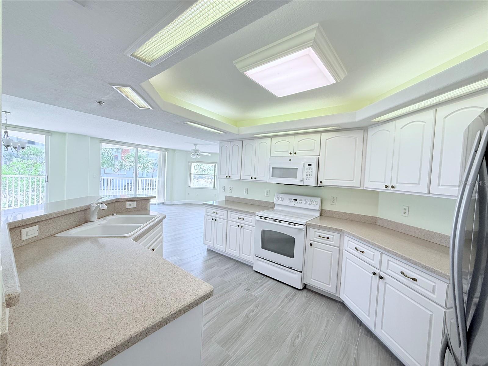 Image 8 of 68 For 8922 Laguna Lane 201