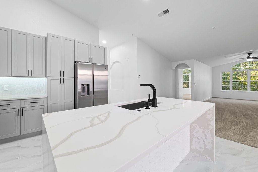 Image 10 of 34 For 13810 Sutton Park Drive N 1139
