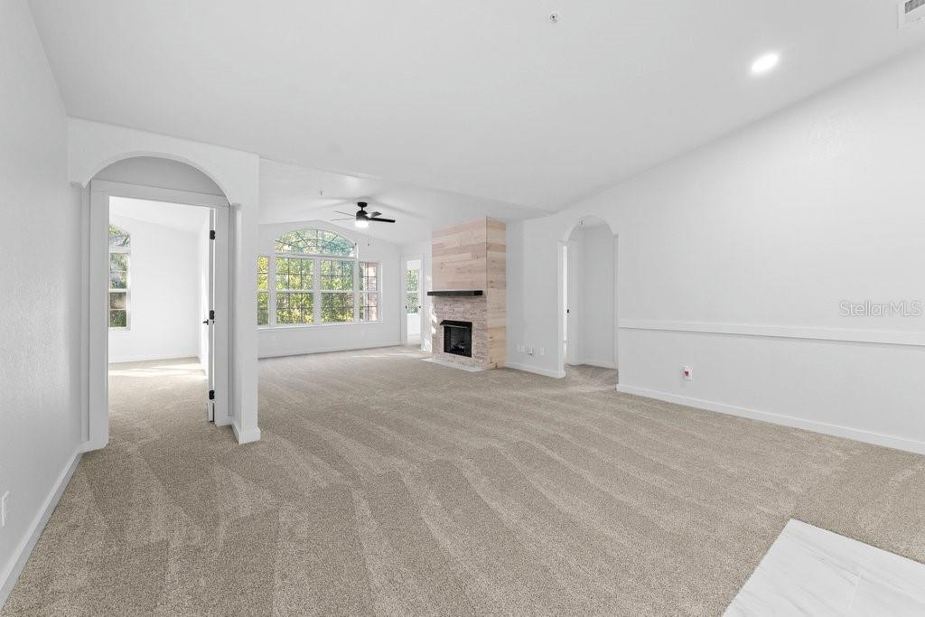 Image 15 of 34 For 13810 Sutton Park Drive N 1139