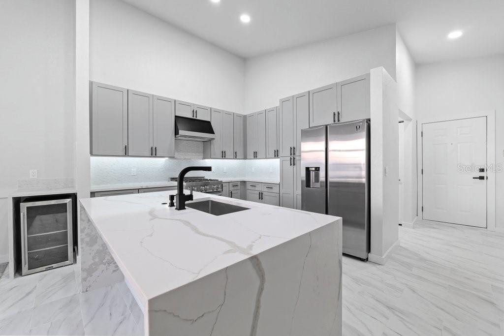 Image 2 of 34 For 13810 Sutton Park Drive N 1139