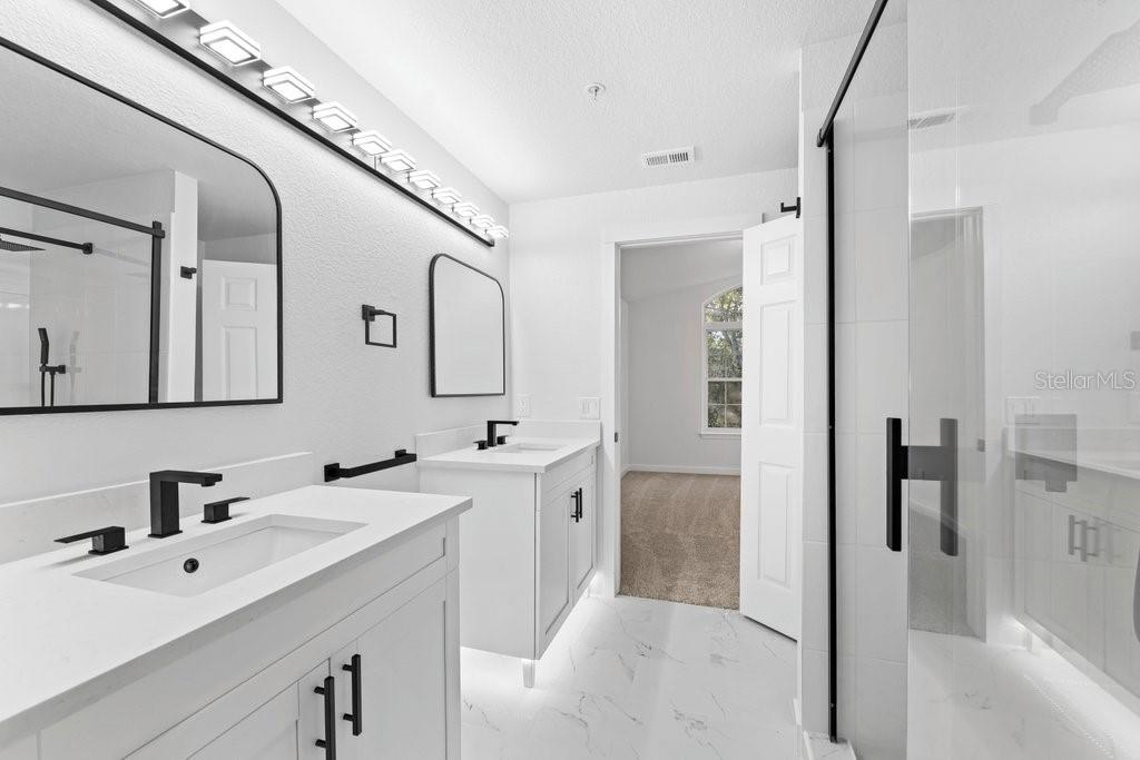 Image 23 of 34 For 13810 Sutton Park Drive N 1139