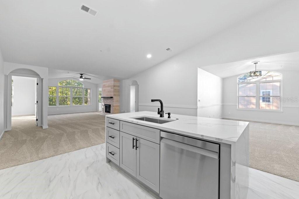 Image 3 of 34 For 13810 Sutton Park Drive N 1139