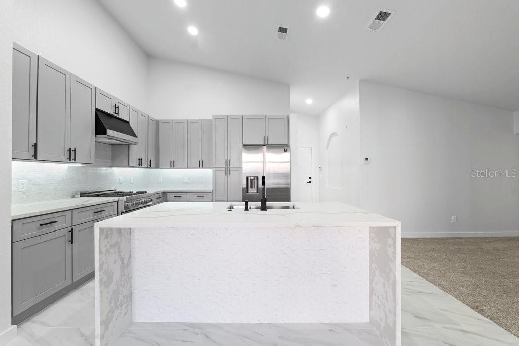 Image 6 of 34 For 13810 Sutton Park Drive N 1139