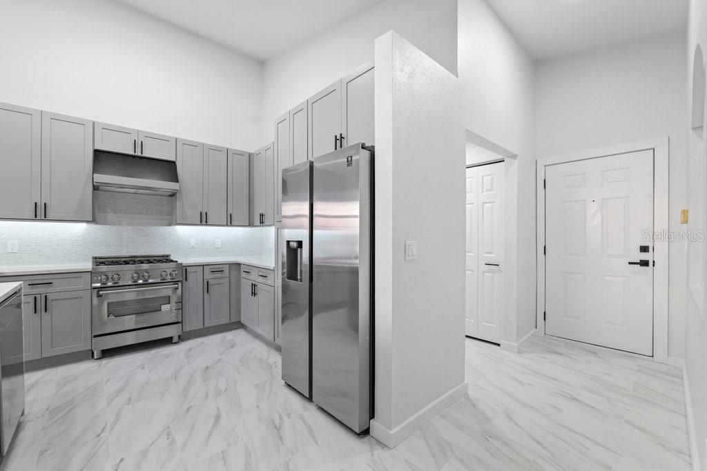 Image 8 of 34 For 13810 Sutton Park Drive N 1139