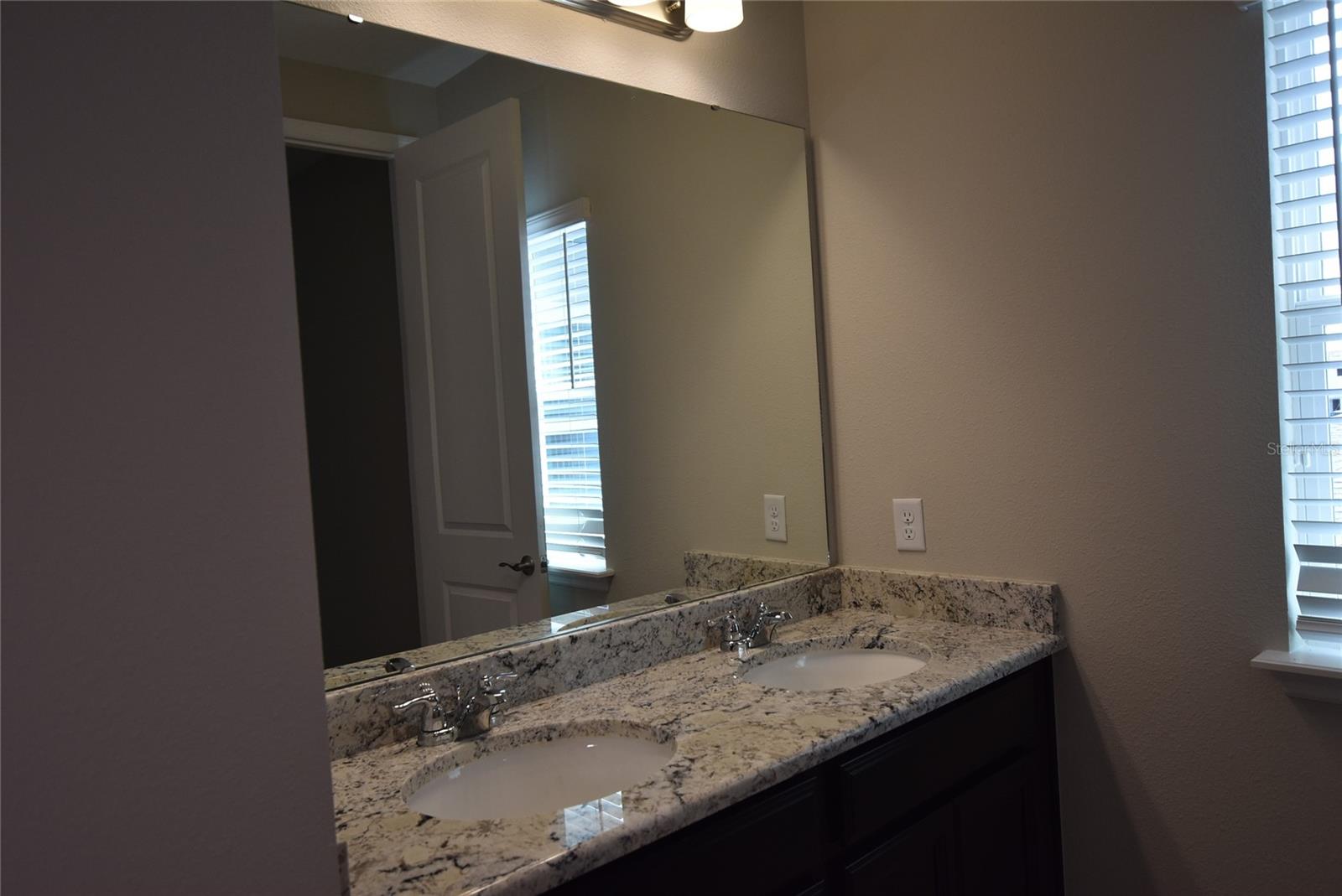 Image 17 of 27 For 7067 Carrickbend Lane